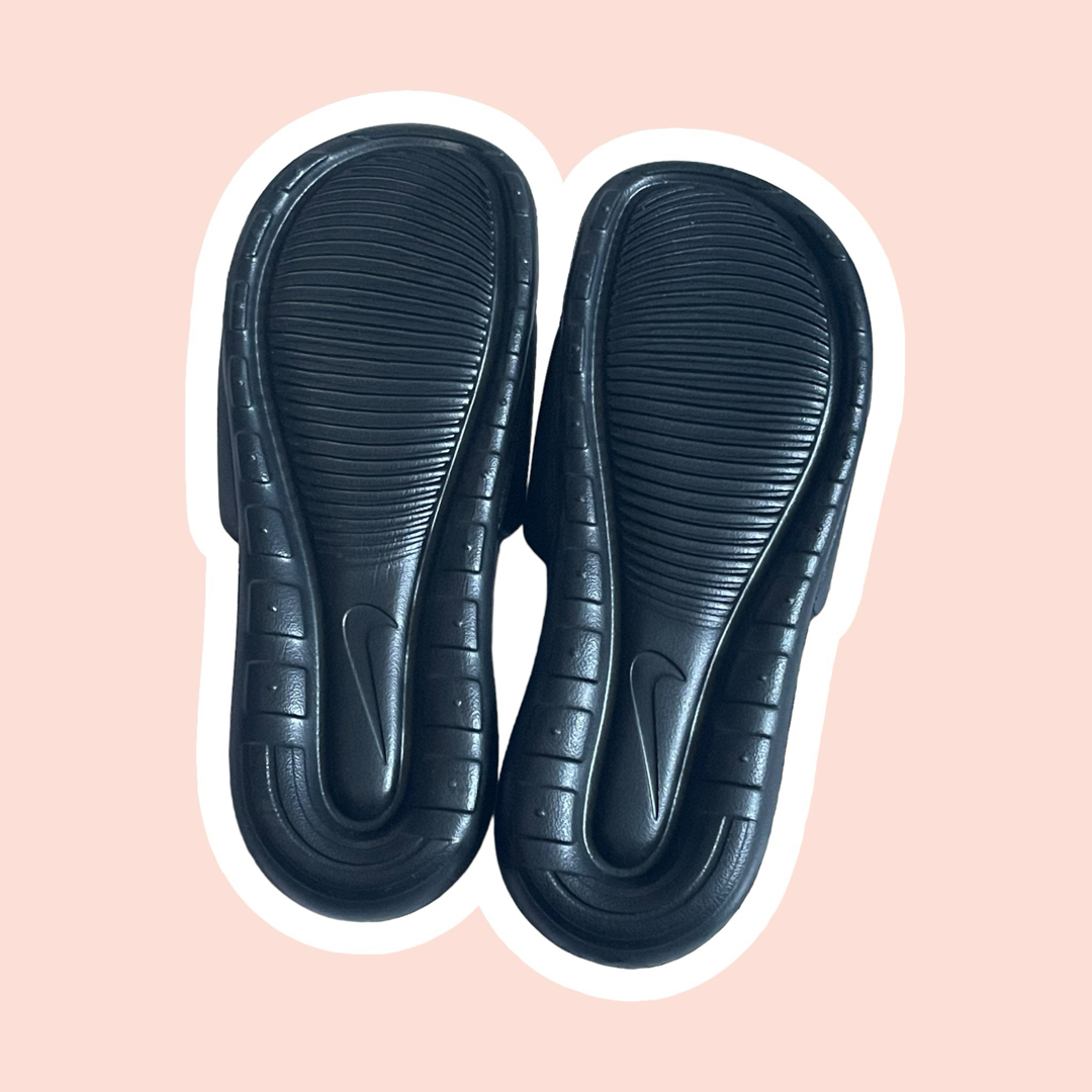NIKE(ナイキ)のNIKE ナイキ ヴィクトリー ワン スライド CN9675 002 メンズの靴/シューズ(サンダル)の商品写真