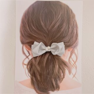 送料無料【ビジュー付サテンリボンバレッタ】ヘアアクセ　可愛い　上品　高見え(バレッタ/ヘアクリップ)