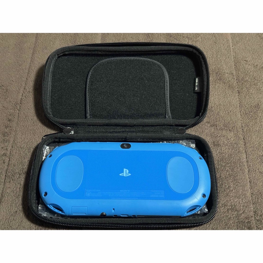 PlayStation Vita(プレイステーションヴィータ)のvita   アクアブルー　2番 エンタメ/ホビーのゲームソフト/ゲーム機本体(携帯用ゲーム機本体)の商品写真