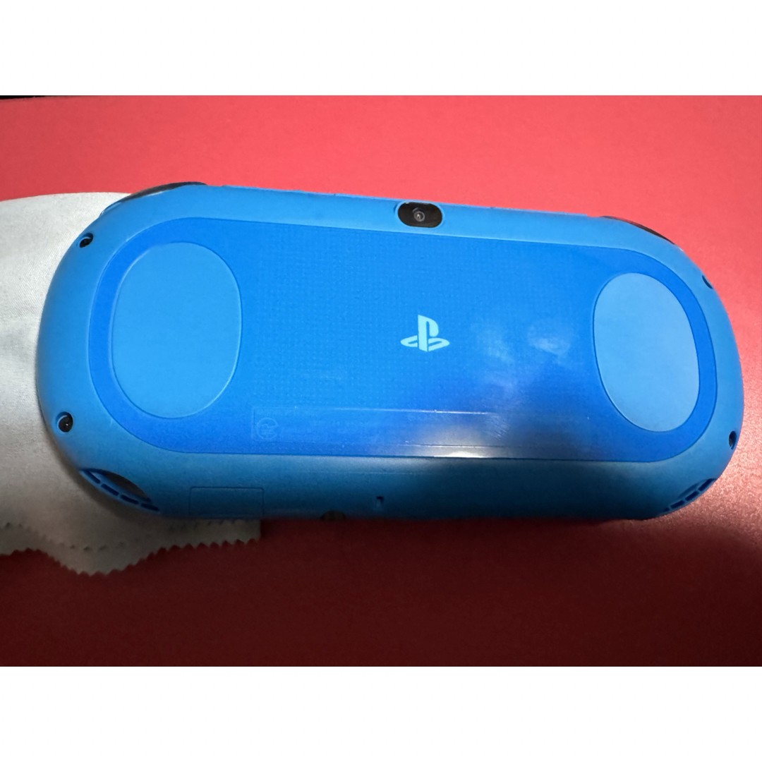 PlayStation Vita(プレイステーションヴィータ)のvita   アクアブルー　2番 エンタメ/ホビーのゲームソフト/ゲーム機本体(携帯用ゲーム機本体)の商品写真