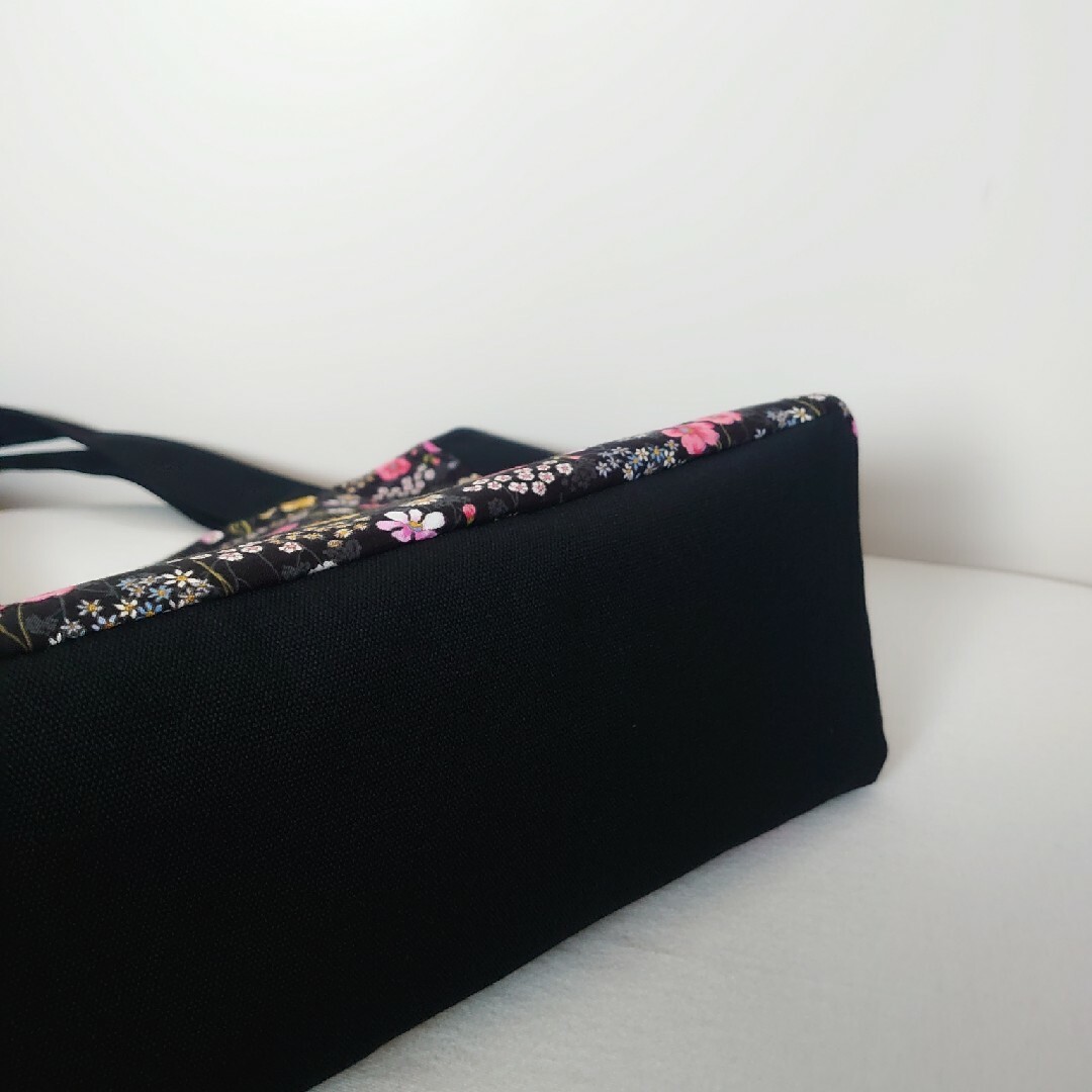 草花ボタニカル　サイドポケット　肩掛けトートバッグ　ハンドメイド ハンドメイドのファッション小物(バッグ)の商品写真