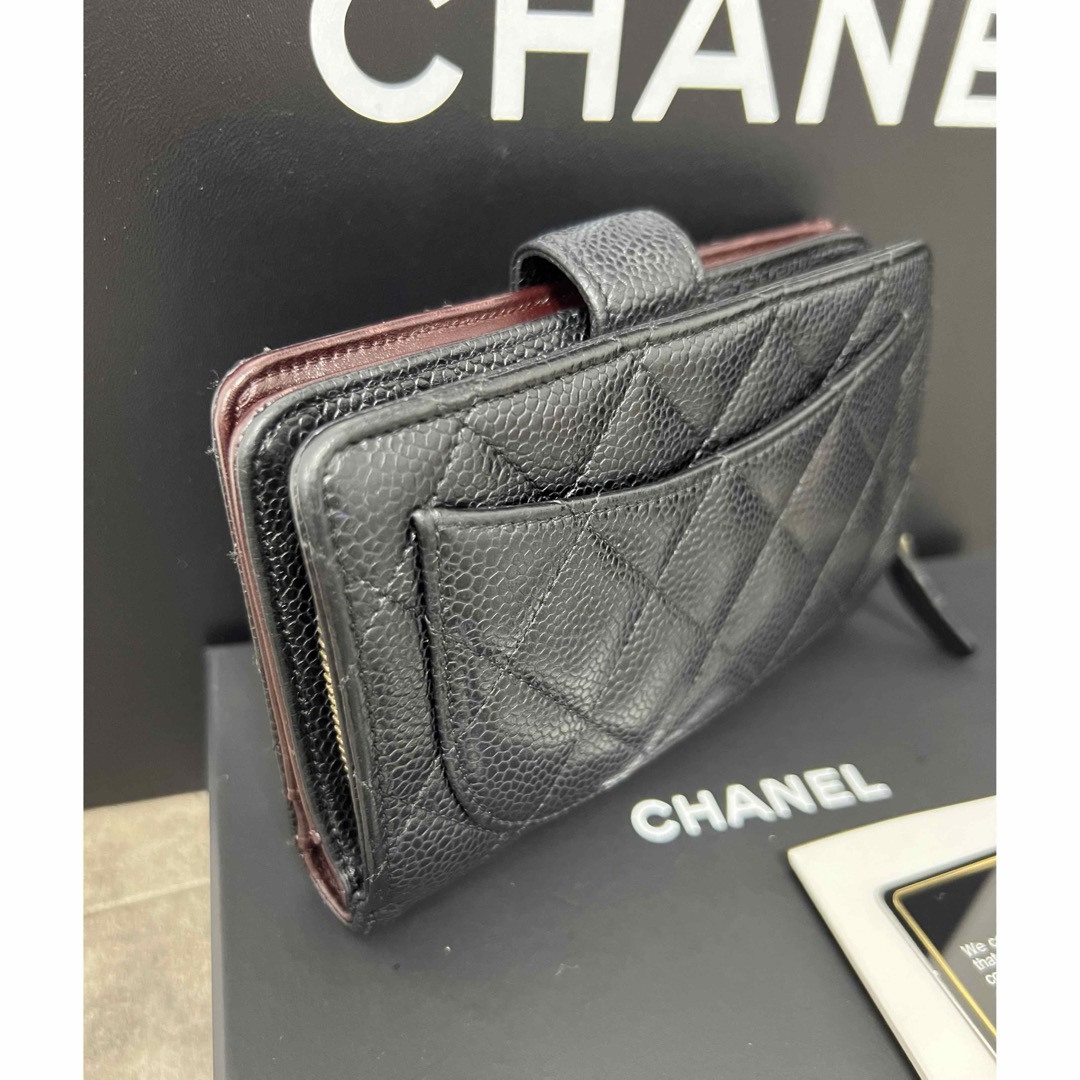 CHANEL(シャネル)のシャネル　キャビアスキン　二つ折り財布　ラウンドファスナー　ギャランティーカード レディースのファッション小物(財布)の商品写真