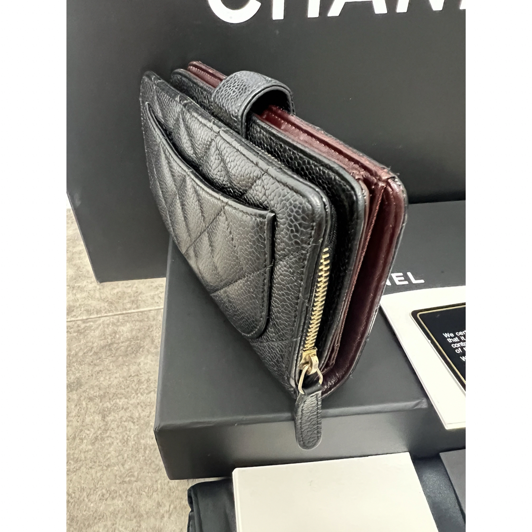 CHANEL(シャネル)のシャネル　キャビアスキン　二つ折り財布　ラウンドファスナー　ギャランティーカード レディースのファッション小物(財布)の商品写真