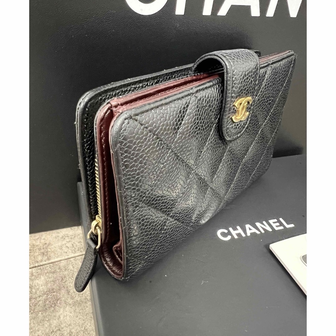 CHANEL(シャネル)のシャネル　キャビアスキン　二つ折り財布　ラウンドファスナー　ギャランティーカード レディースのファッション小物(財布)の商品写真