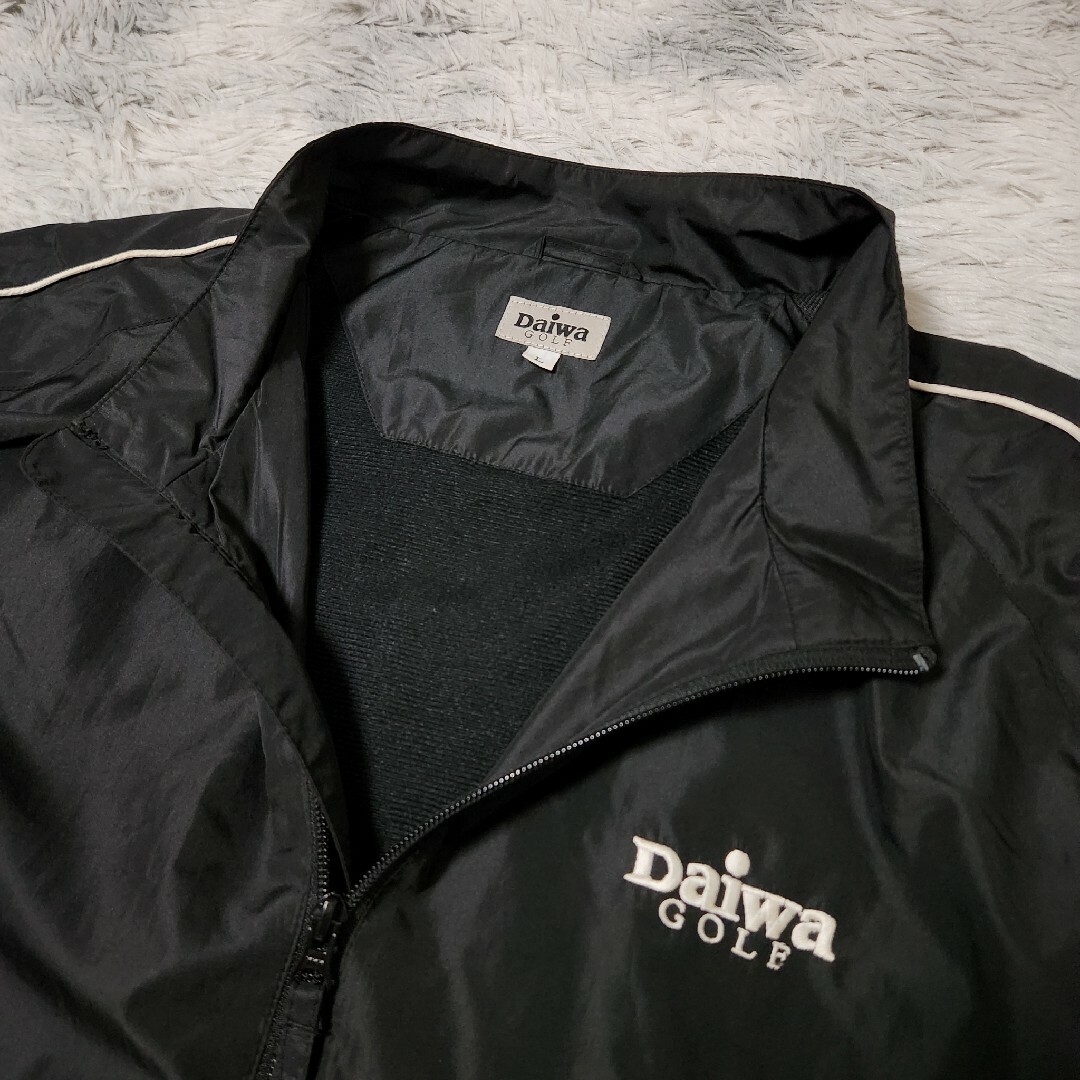 DAIWA(ダイワ)のDAIWA GOLF ダイワ 刺繍ロゴ ナイロンジャケット 短丈 黒ブラック メンズのジャケット/アウター(ナイロンジャケット)の商品写真