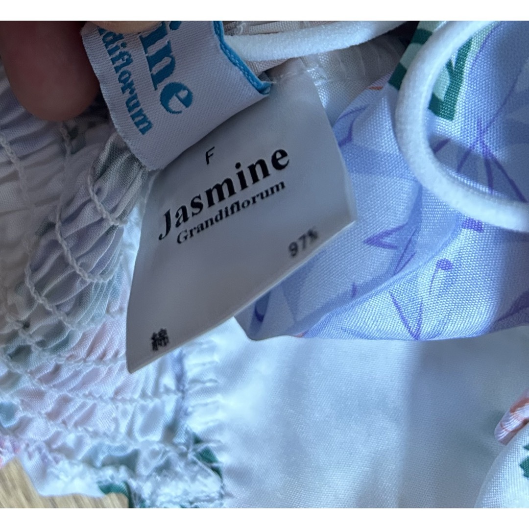 新品　ジャスミングランディフローラム　フラワープリントトップス　フリーサイズ レディースのトップス(シャツ/ブラウス(長袖/七分))の商品写真