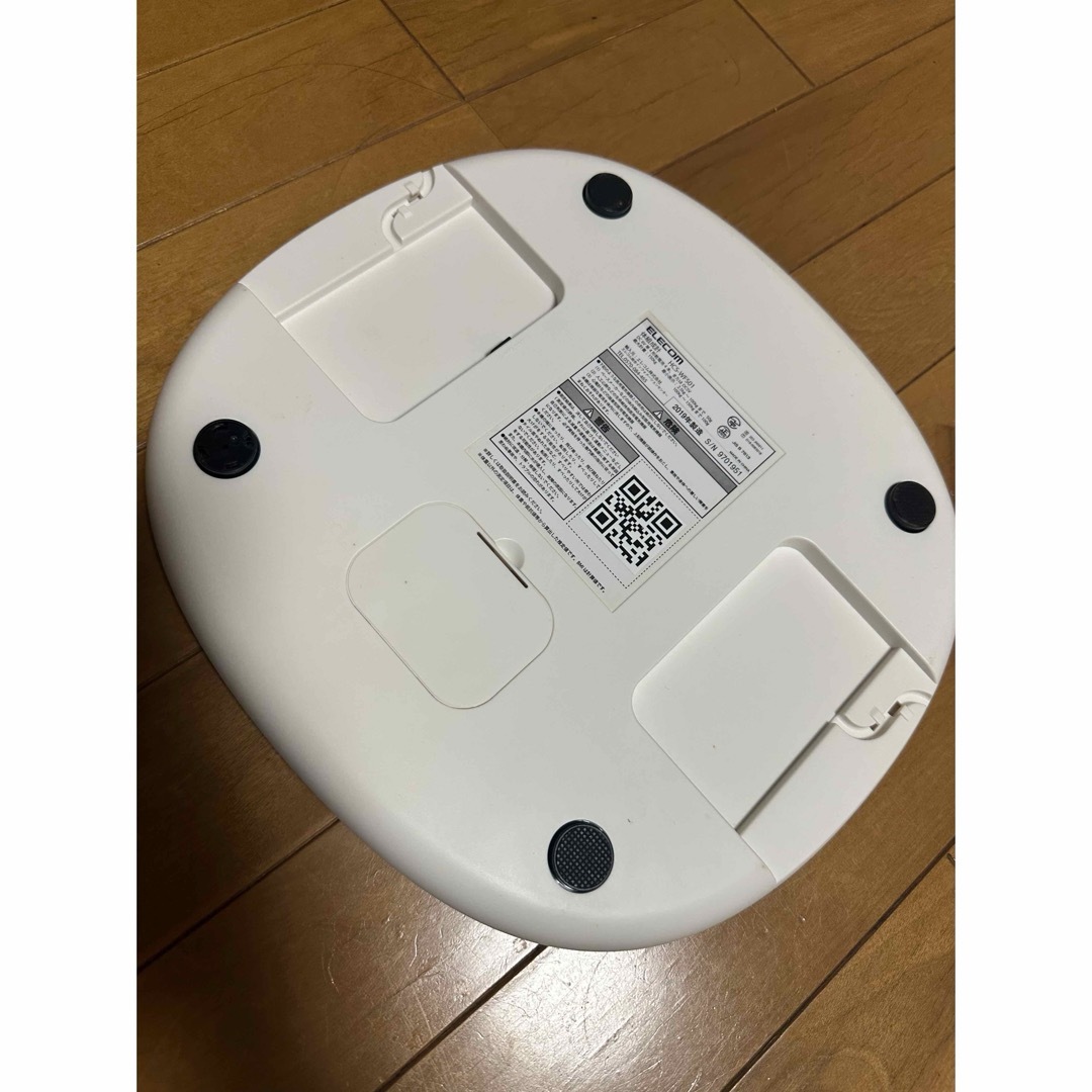 ELECOM(エレコム)の【美品】Wi-Fi通信機能搭載“エクリア 体組成計” HCS-WFS01WH スマホ/家電/カメラの美容/健康(体重計/体脂肪計)の商品写真