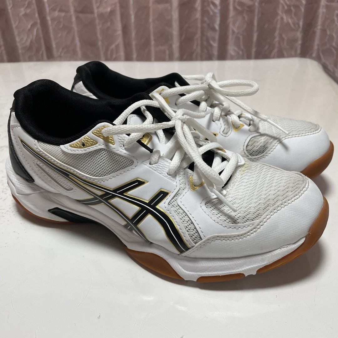 asics(アシックス)の中古　asics 23センチ スポーツ/アウトドアのランニング(シューズ)の商品写真