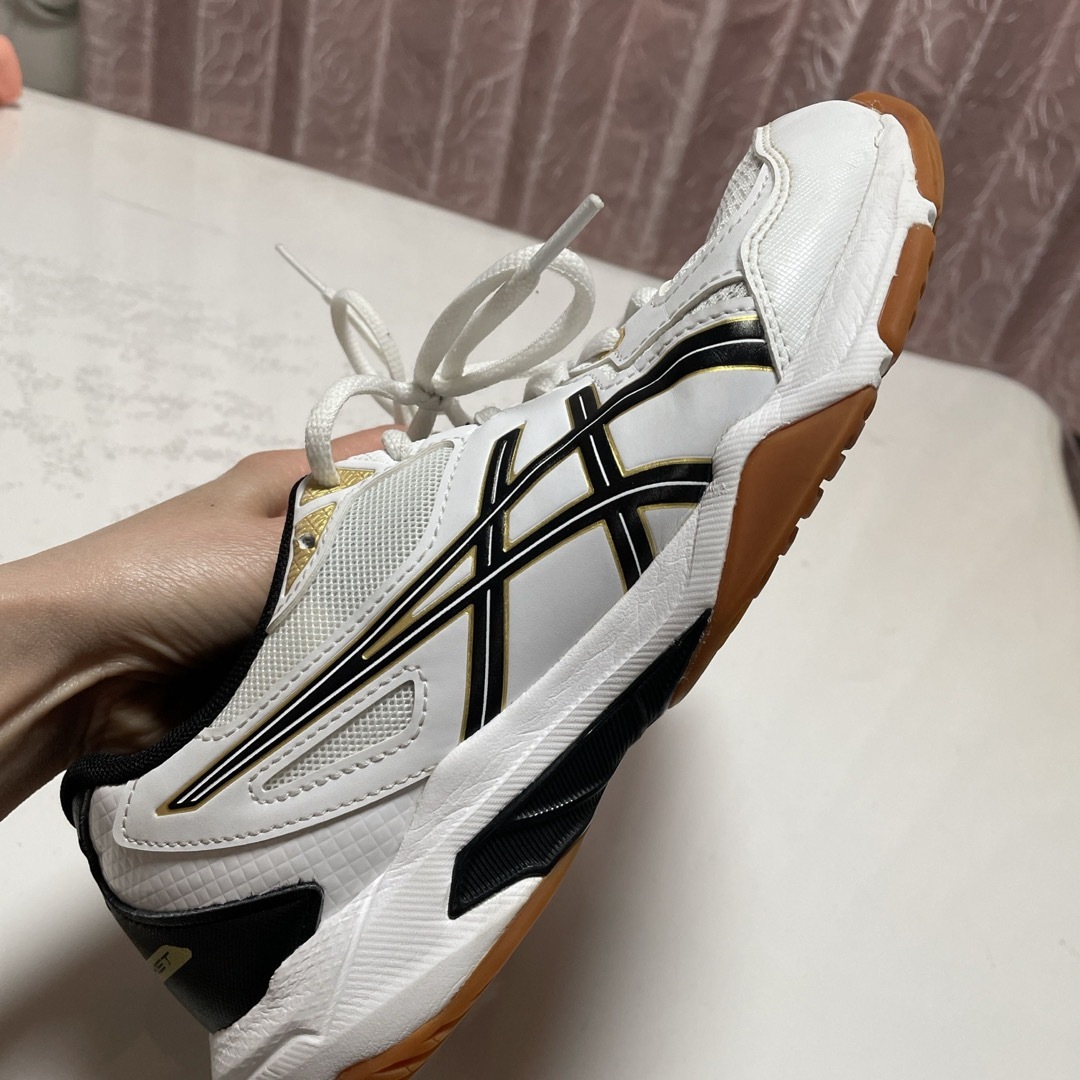 asics(アシックス)の中古　asics 23センチ スポーツ/アウトドアのランニング(シューズ)の商品写真