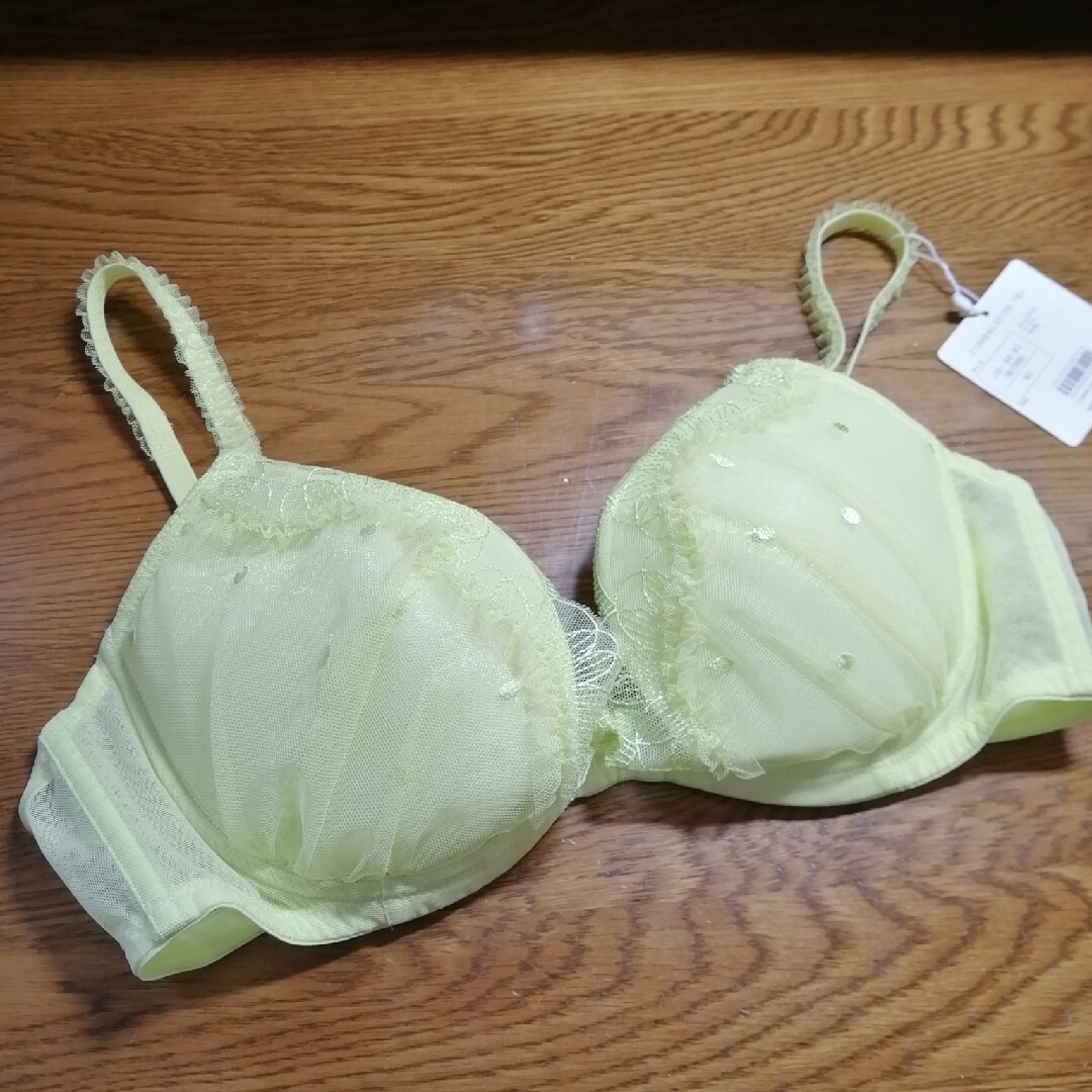 Chut! INTIMATES(シュットインティメイツ)のスプリング　ライムグリーン　高級　繊細　ランジェリー　緑　グリーン　淡い レディースの下着/アンダーウェア(ブラ)の商品写真