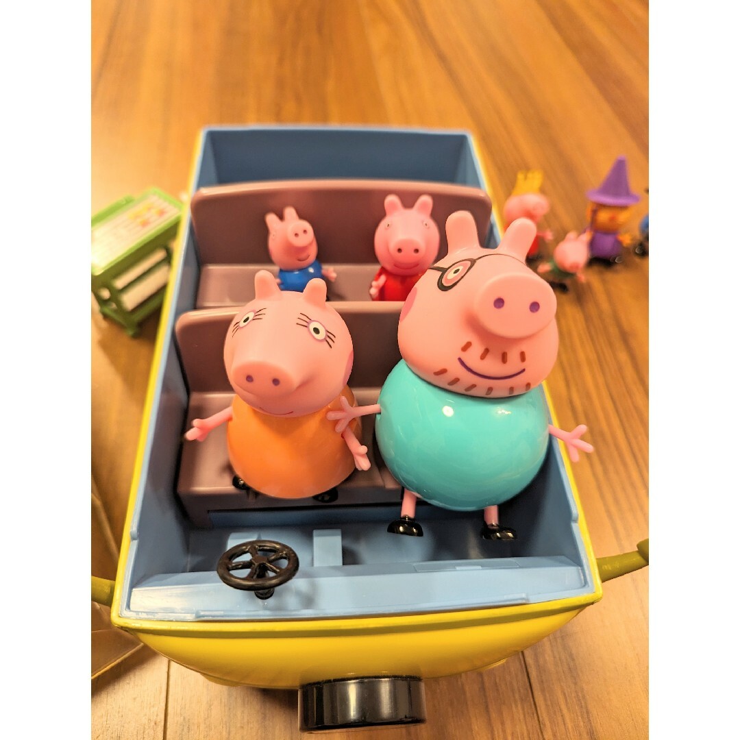 ペッパピッグ Peppa Pig キャンピングカー エンタメ/ホビーのおもちゃ/ぬいぐるみ(キャラクターグッズ)の商品写真