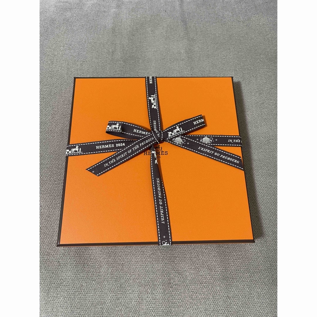 Hermes(エルメス)の値下げ！新品未使用　エルメス　カレ 70 《ファニー・アイスクリーム》24ss レディースのファッション小物(バンダナ/スカーフ)の商品写真