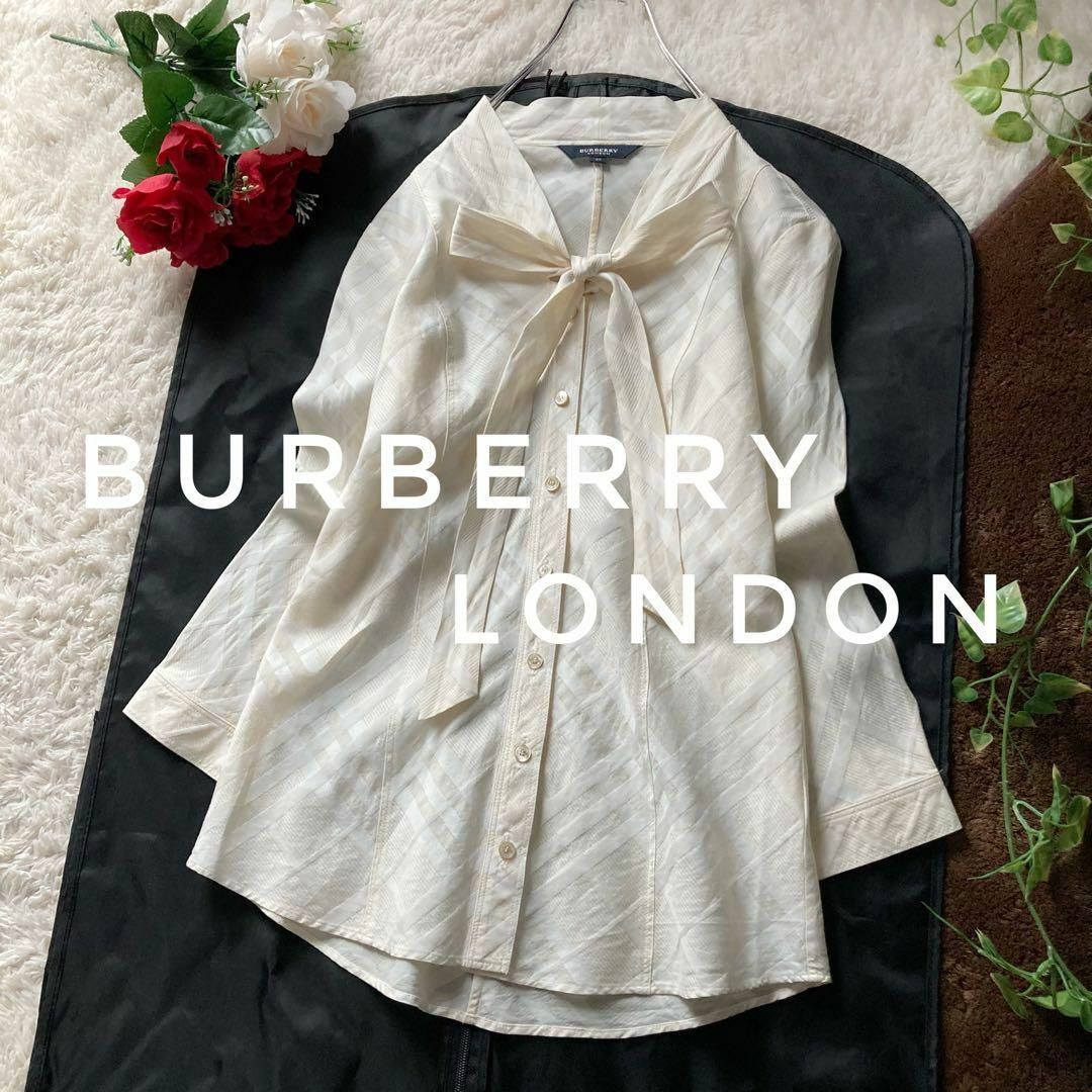 BURBERRY(バーバリー)のバーバリーロンドン　ノバチェックボウタイブラウス　コットンシルク　日本製　40 レディースのトップス(シャツ/ブラウス(長袖/七分))の商品写真