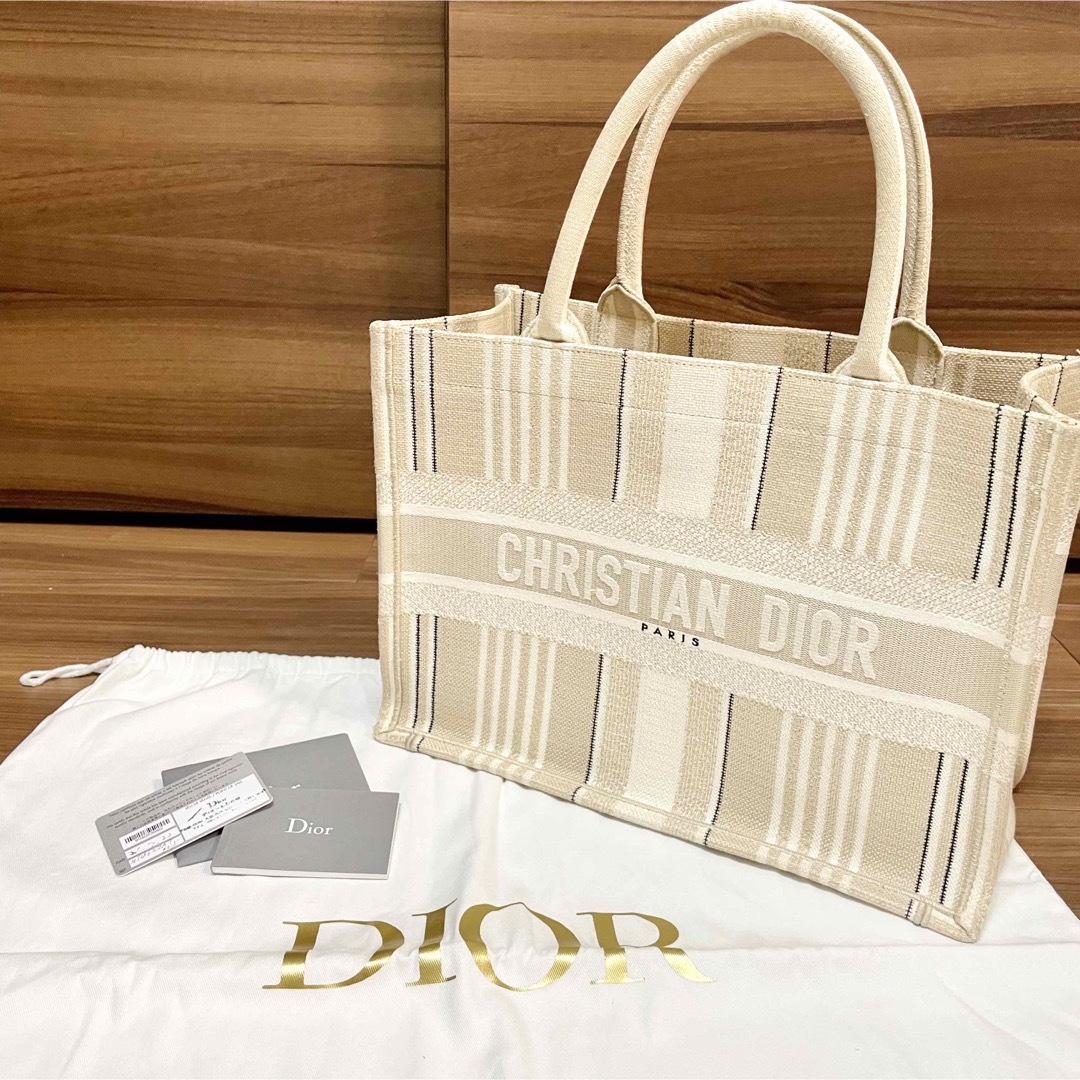 Christian Dior(クリスチャンディオール)の希少 Christian Dior ディオール ブックトート ミディアムサイズ レディースのバッグ(トートバッグ)の商品写真