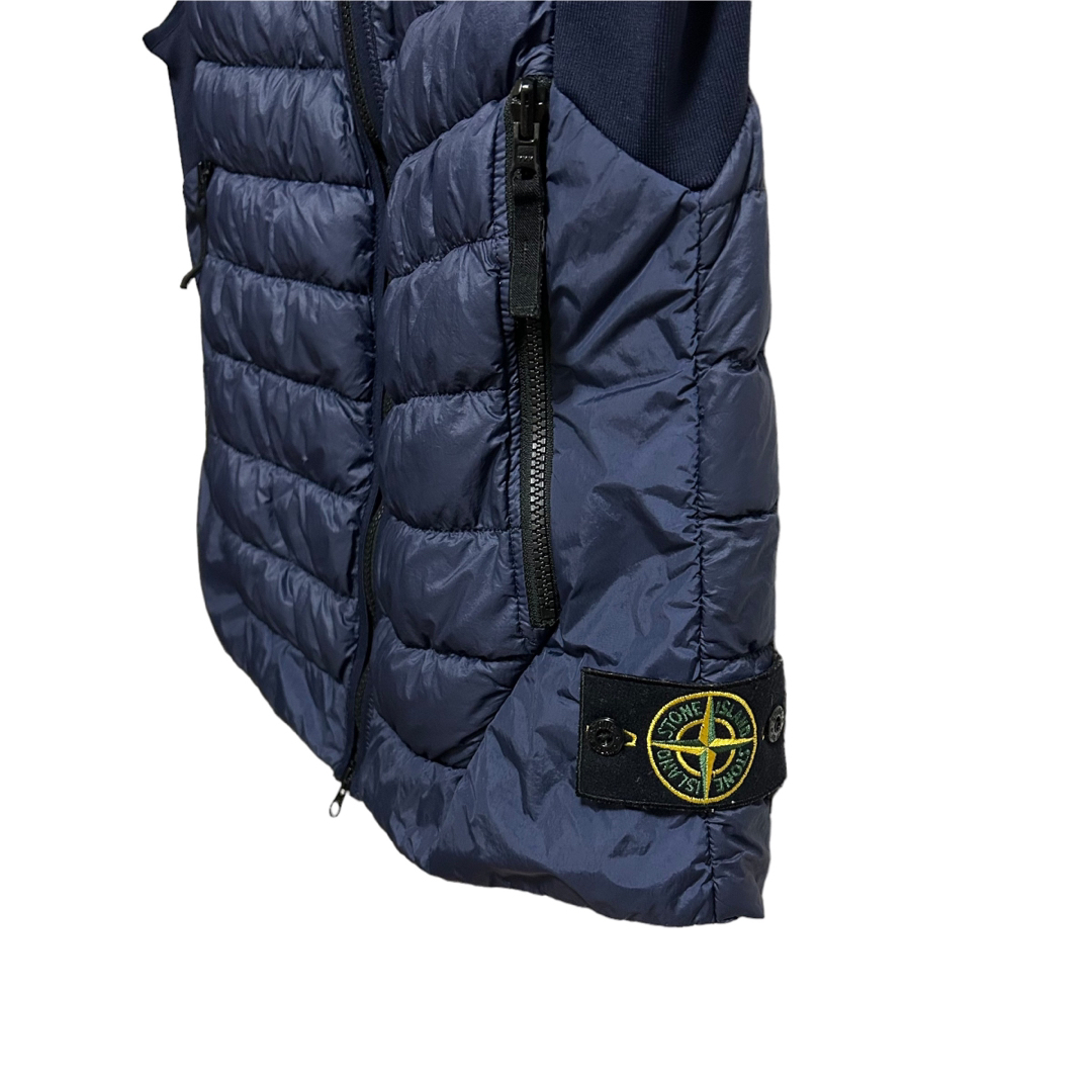 STONE ISLAND(ストーンアイランド)のstone island DYED MICRO DOWN VEST ネイビー メンズのトップス(ベスト)の商品写真