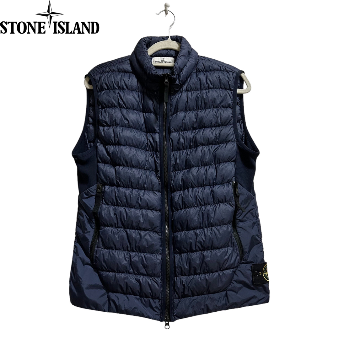 STONE ISLAND(ストーンアイランド)のstone island DYED MICRO DOWN VEST ネイビー メンズのトップス(ベスト)の商品写真