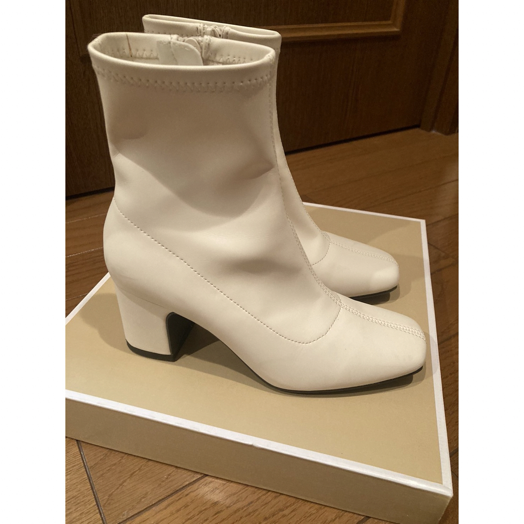 GRL(グレイル)のGRL ブーツ　ホワイト　S レディースの靴/シューズ(ブーツ)の商品写真