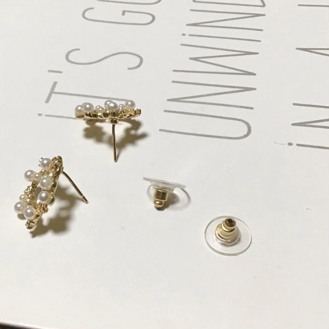 可愛い小さな真珠　ピアス レディースのアクセサリー(ピアス)の商品写真