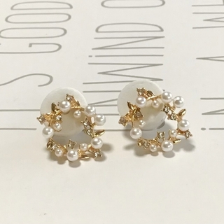 可愛い小さな真珠　ピアス(ピアス)