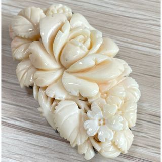 【美品 特大】白珊瑚 薔薇 彫刻 帯留め(和装小物)