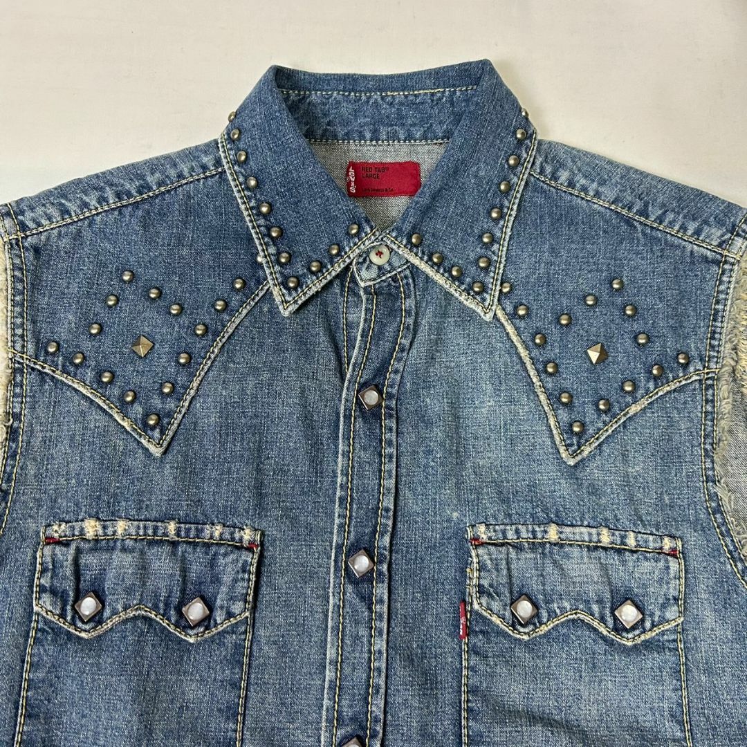 Levi's(リーバイス)の00s 美品 リーバイス レッドタブ スタッズ カットオフ デニムベスト L メンズのトップス(ベスト)の商品写真