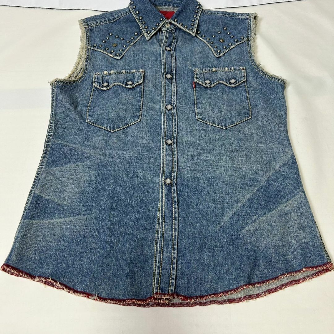 Levi's(リーバイス)の00s 美品 リーバイス レッドタブ スタッズ カットオフ デニムベスト L メンズのトップス(ベスト)の商品写真