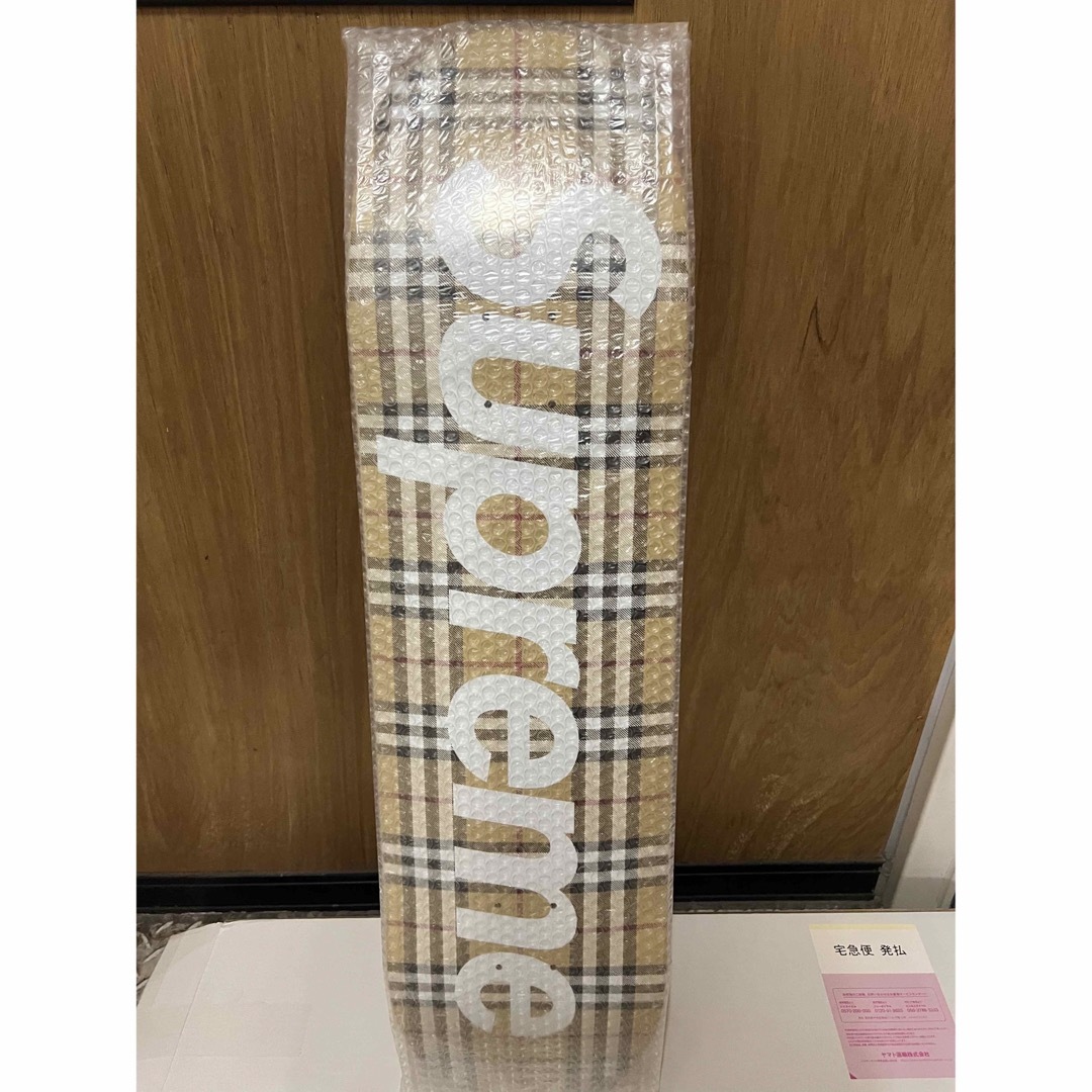 Supreme(シュプリーム)の新品 supreme Burberry skateboard 8.5 デッキ スポーツ/アウトドアのスポーツ/アウトドア その他(スケートボード)の商品写真