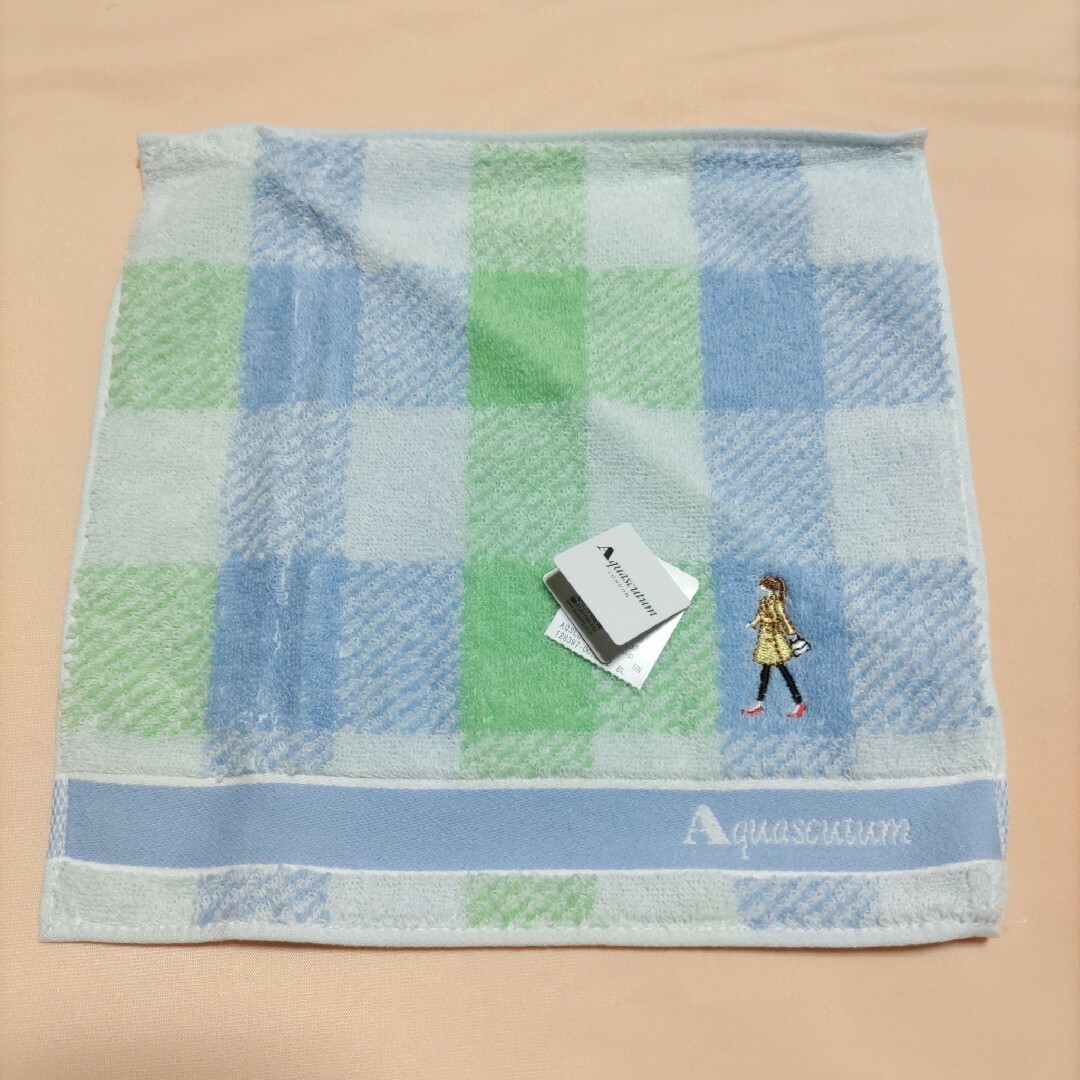 AQUA SCUTUM(アクアスキュータム)の使用　Aquascutum  タオルハンカチ　2枚　 箱付き レディースのファッション小物(ハンカチ)の商品写真