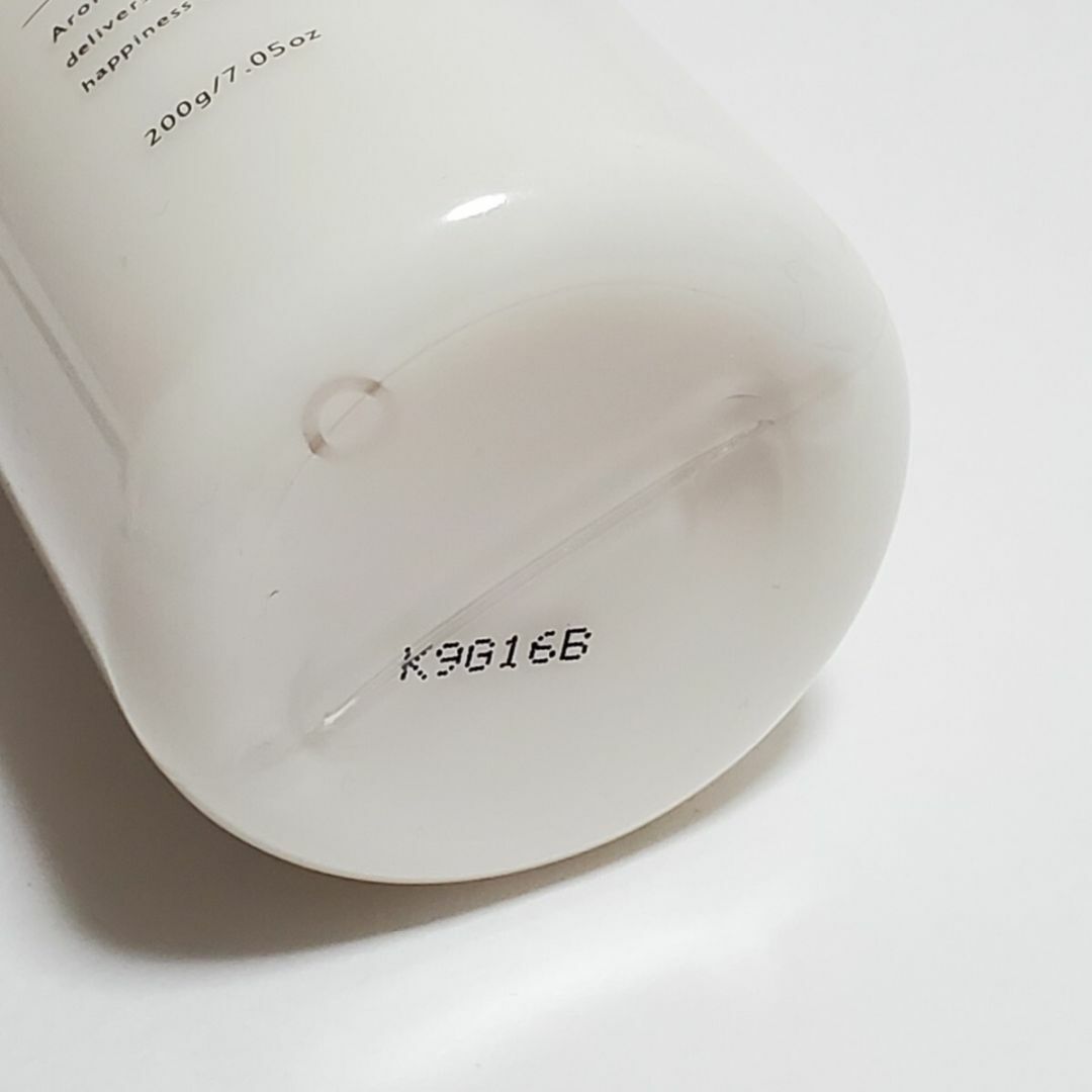 shiro(シロ)のSHIRO ボディミルク ホワイトリリー ボディ用化粧液 200g ユーズド品 コスメ/美容のボディケア(ボディローション/ミルク)の商品写真