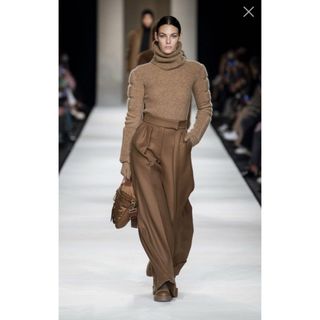 マックスマーラ(Max Mara)の24C白タグマックスマーラMaxmara コレクションライン  Sニットセーター(ニット/セーター)