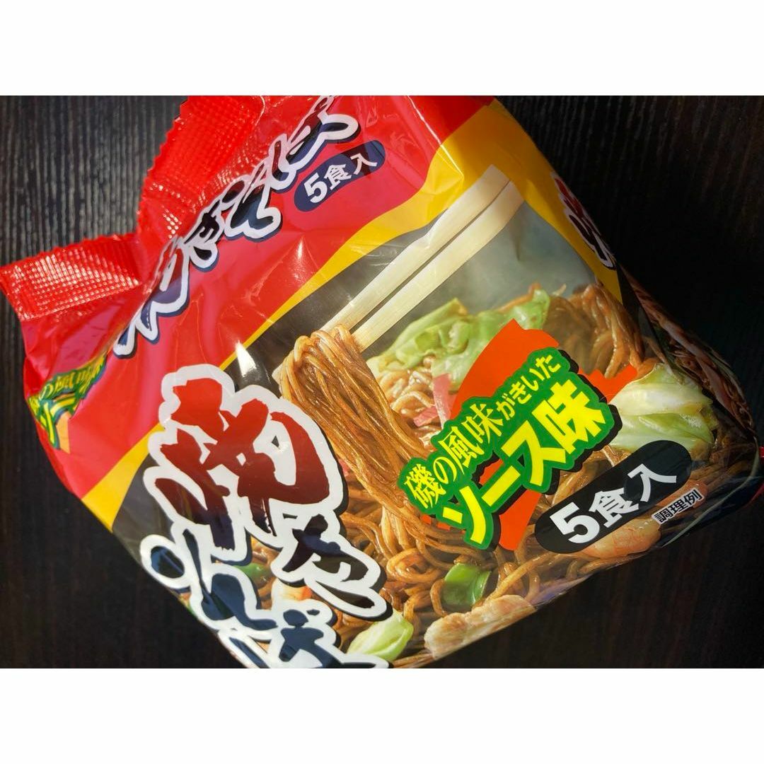 NEW激安1箱買い　6袋＊5食分　激うま　焼きそば 　磯の風味がきいたソース味 食品/飲料/酒の食品(麺類)の商品写真