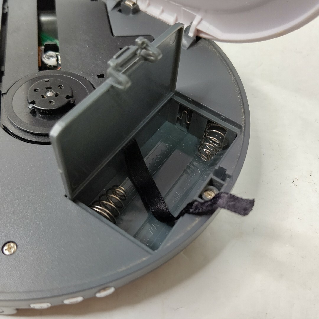 オーム電機(オームデンキ)のオーム電機　Audiocomm ポータブルCDプレーヤー　美品　cdp-830z スマホ/家電/カメラのオーディオ機器(ポータブルプレーヤー)の商品写真