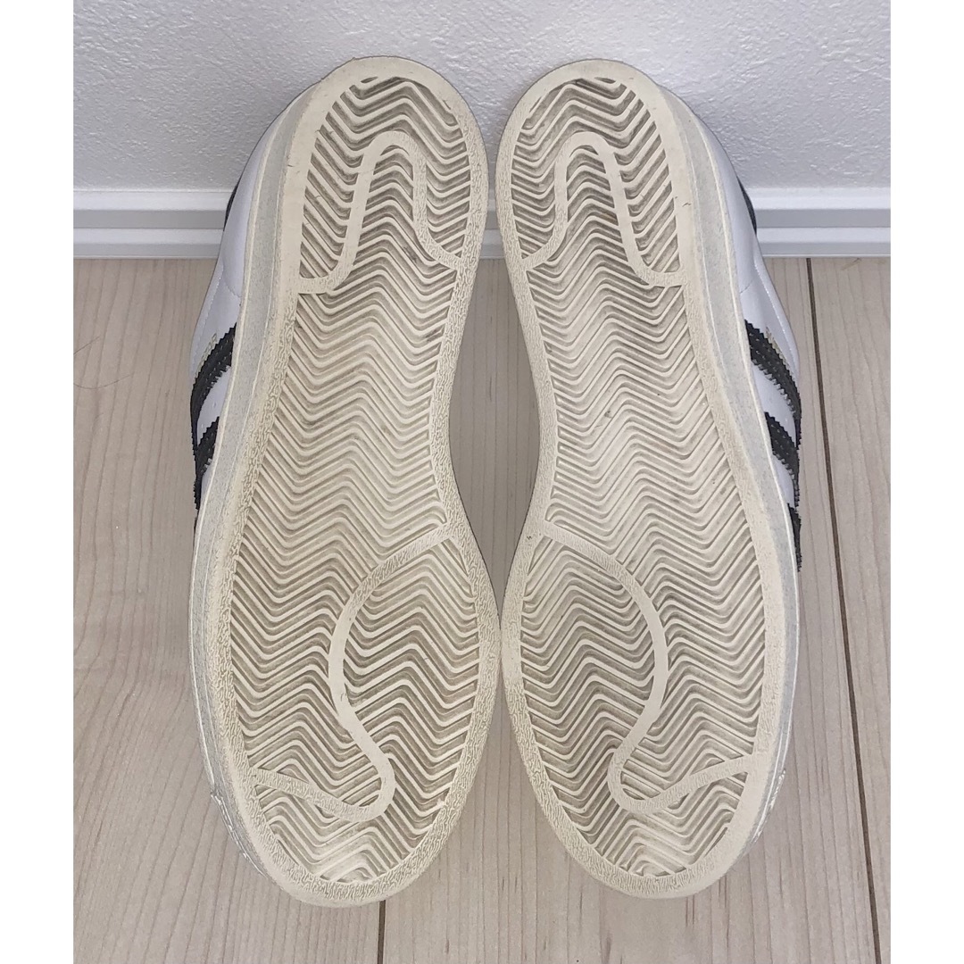 adidas(アディダス)の23cm 良品 adidas SUPER STAR LACELESS 白 黒 レディースの靴/シューズ(スニーカー)の商品写真