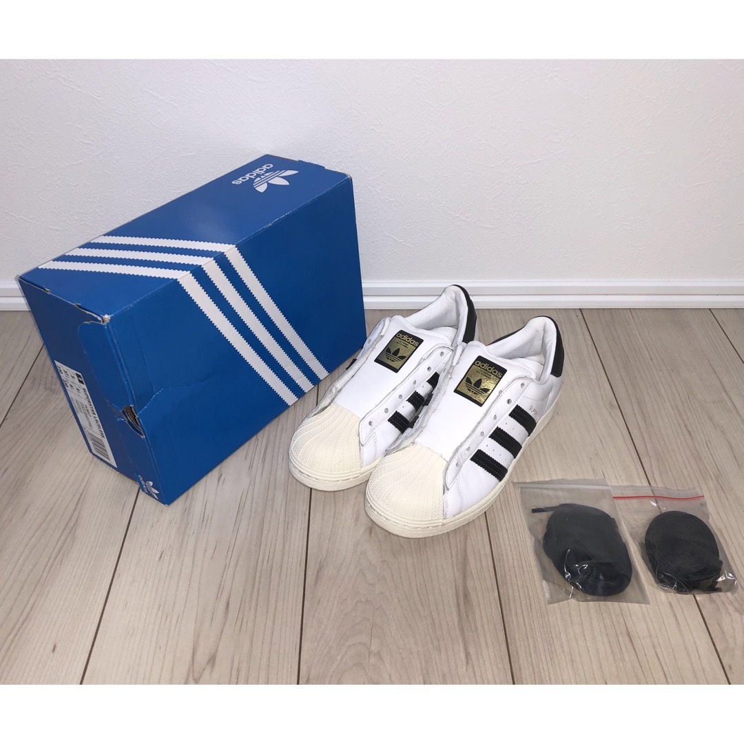 adidas(アディダス)の23cm 良品 adidas SUPER STAR LACELESS 白 黒 レディースの靴/シューズ(スニーカー)の商品写真