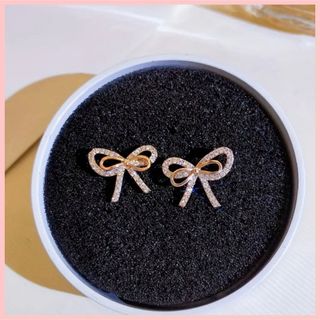 【新品未使用】 18k ゴールド リボンピアス 552e  アクセサリー ピアス(ピアス)