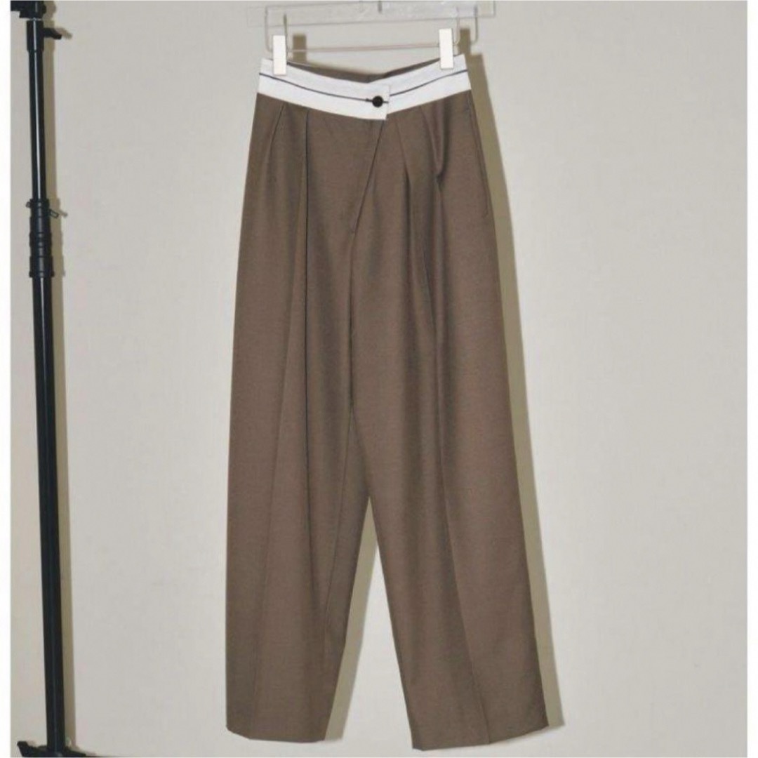 TODAYFUL(トゥデイフル)のTODAYFUL Front Slanting trousers メンズのパンツ(スラックス)の商品写真