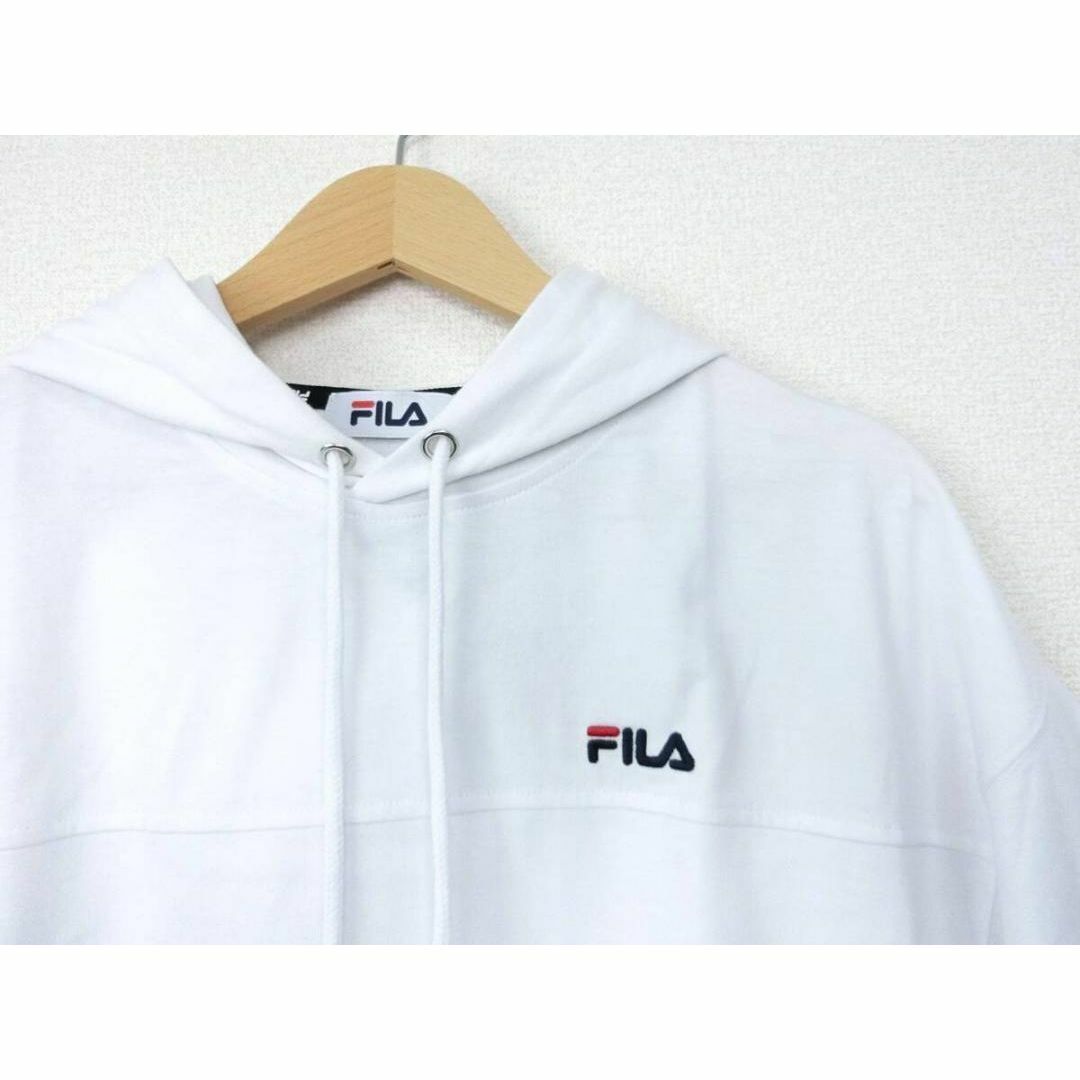 FILA(フィラ)の未使用 FILA ショート丈フード付きプルオーバーパーカー ホワイト Mサイズ レディースのトップス(パーカー)の商品写真