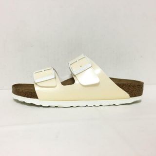 ビルケンシュトック(BIRKENSTOCK)のBIRKEN STOCK(ビルケンシュトック) サンダル 37 レディース - アイボリー ラメ PVC(塩化ビニール)(サンダル)