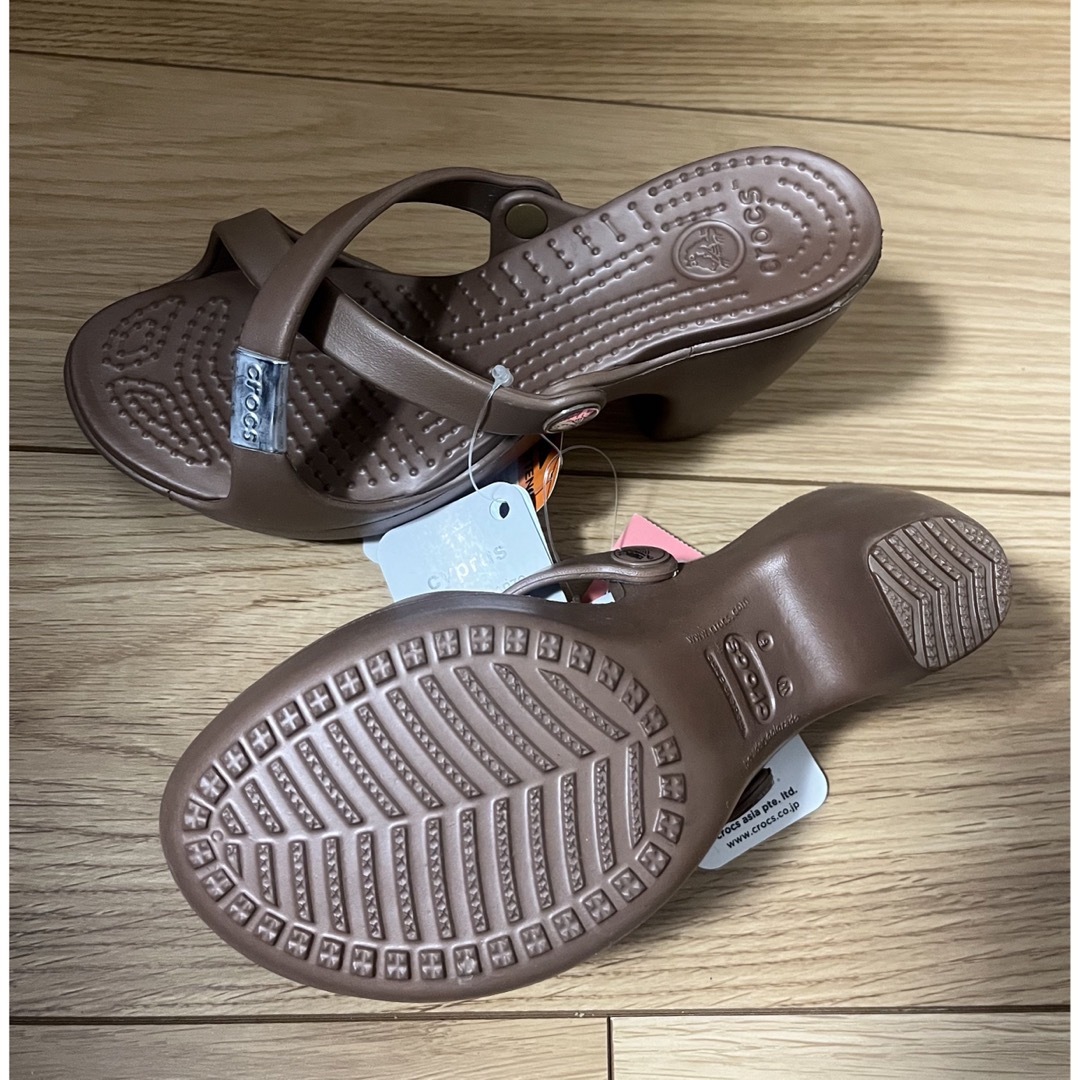 crocs(クロックス)の新品crocsヒールサンダルW5 レディースの靴/シューズ(サンダル)の商品写真