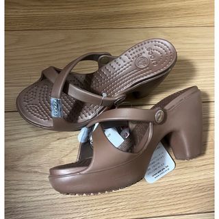 クロックス(crocs)の新品crocsヒールサンダルW5(サンダル)