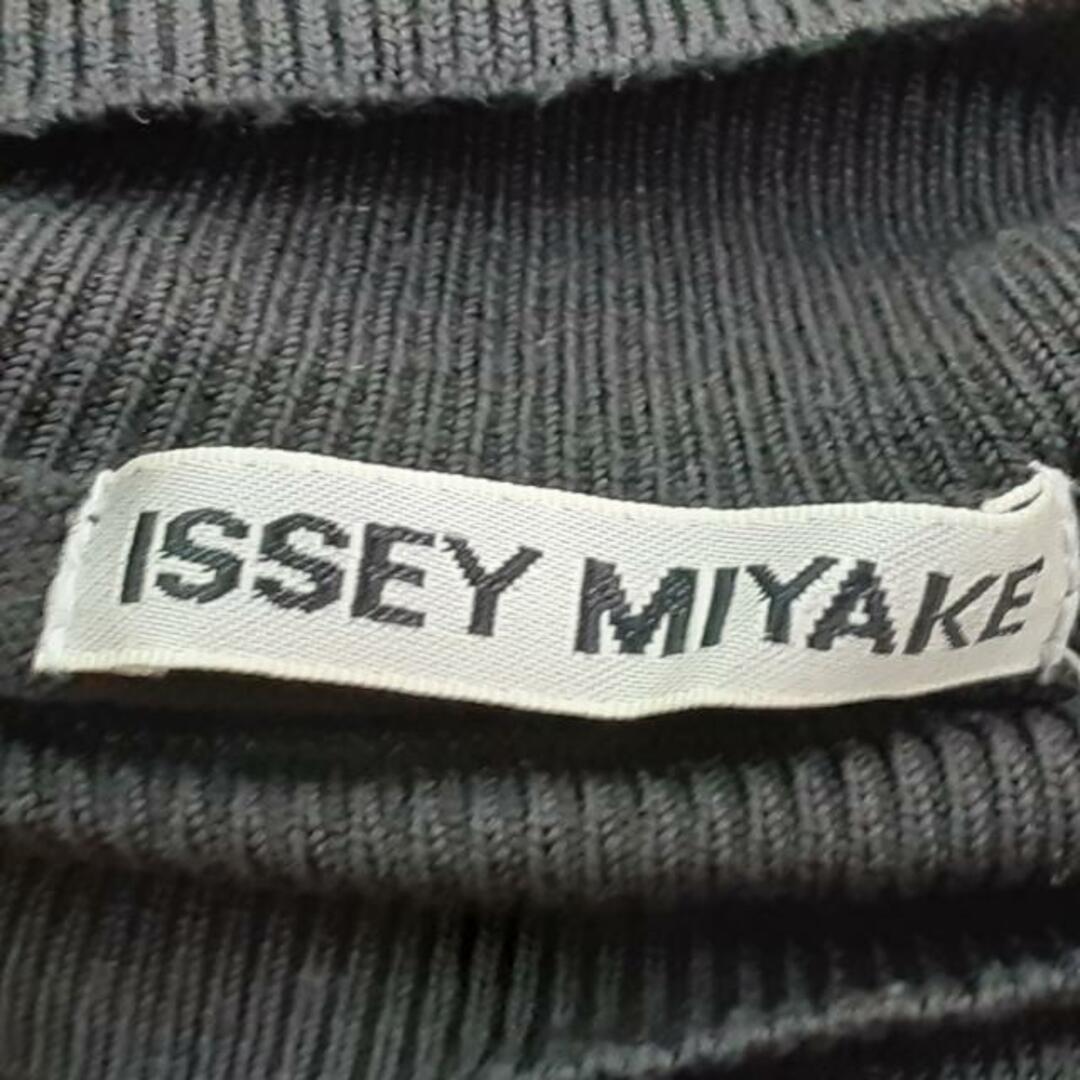 ISSEY MIYAKE(イッセイミヤケ)のISSEYMIYAKE(イッセイミヤケ) 長袖セーター サイズM レディース美品  - ダークグレー ハイネック レディースのトップス(ニット/セーター)の商品写真