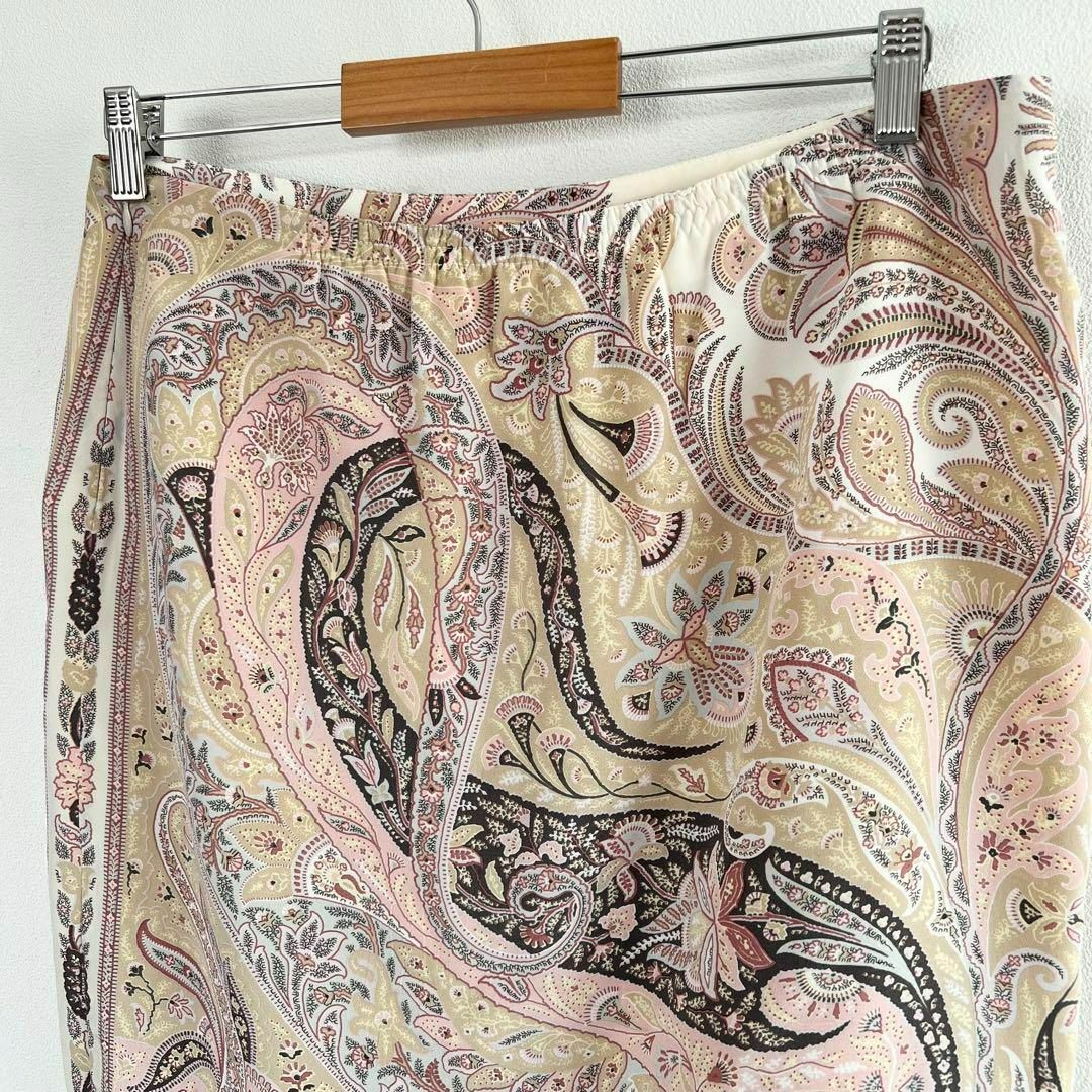 ETRO(エトロ)の美品 大きめ エトロ シルク タイトスカート ペイズリー 総柄 ピンクベージュ レディースのスカート(ひざ丈スカート)の商品写真