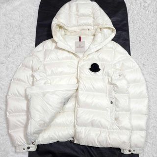 モンクレール(MONCLER)の美品 3L 20AW モンクレール SASSIERE ダウンジャケット 白 ロゴ(ダウンジャケット)