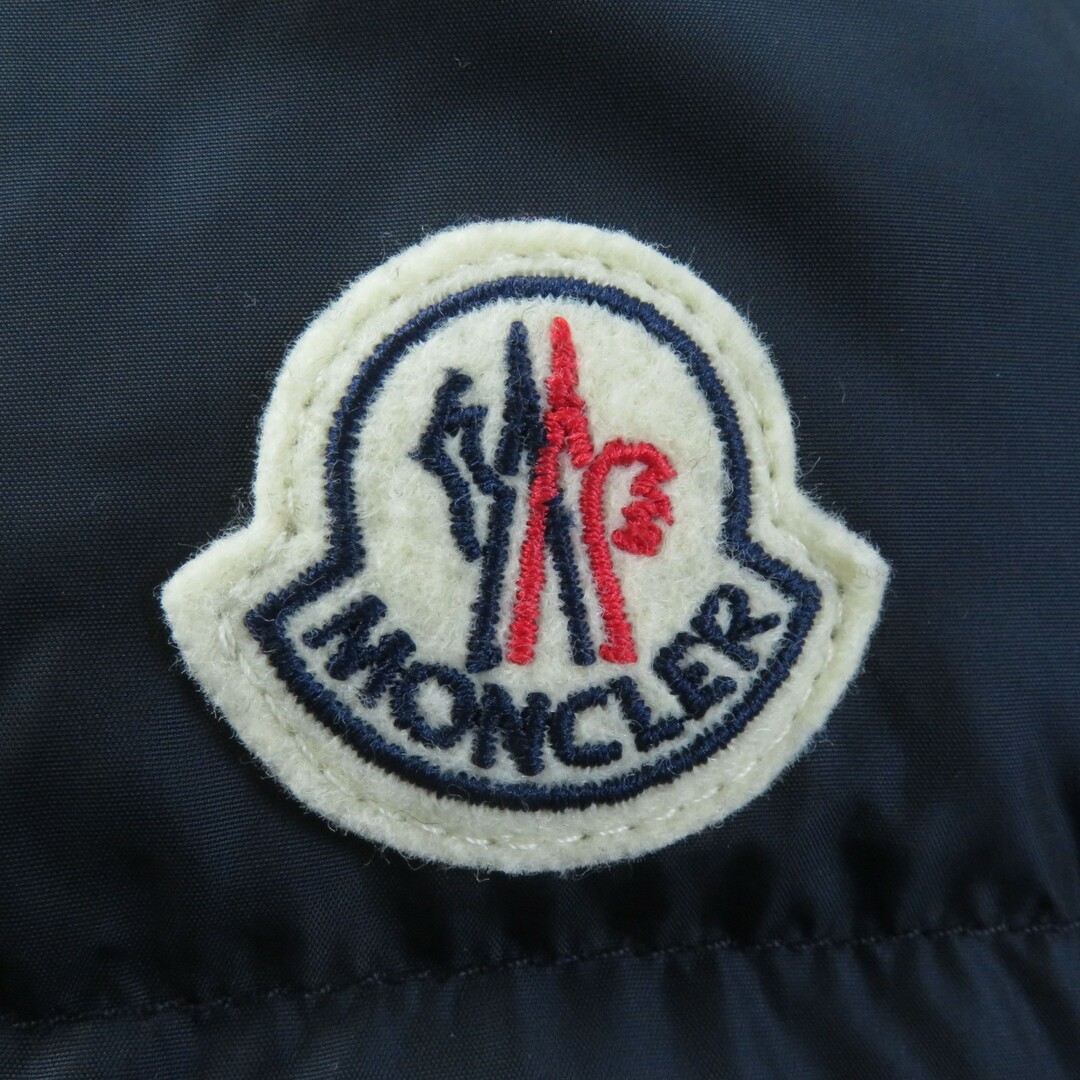 MONCLER(モンクレール)の美品★MONCLER モンクレール 20年製 MARQUER マルケ ロゴワッペン付 スタンドカラー ダウンジャケット ネイビー 1 正規品 レディース レディースのジャケット/アウター(ダウンジャケット)の商品写真