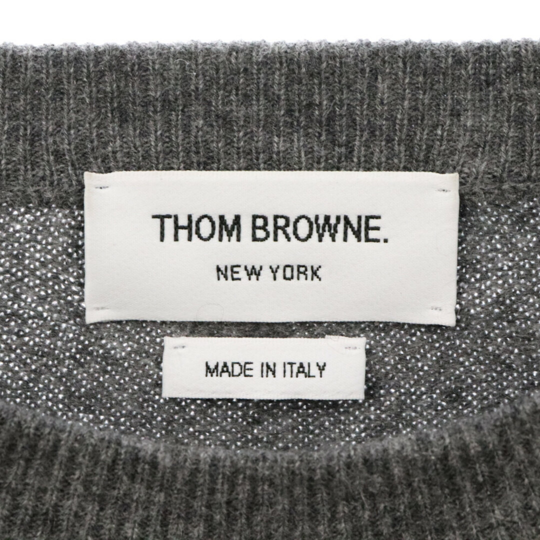 THOM BROWNE(トムブラウン)のTHOM BROWNE トムブラウン 4BAR カシミヤニットセーター グレー MKA049A-00011038 メンズのトップス(ニット/セーター)の商品写真