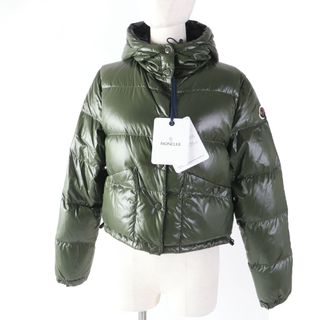 モンクレール(MONCLER)の未使用品☆MONCLER モンクレール 2022年製 BARDANETTE ロゴワッペン・フード付 ショート丈 ダウンジャケット カーキ 0 ハンガー付き ブルガリア製 国内正規品 レディース(ダウンジャケット)