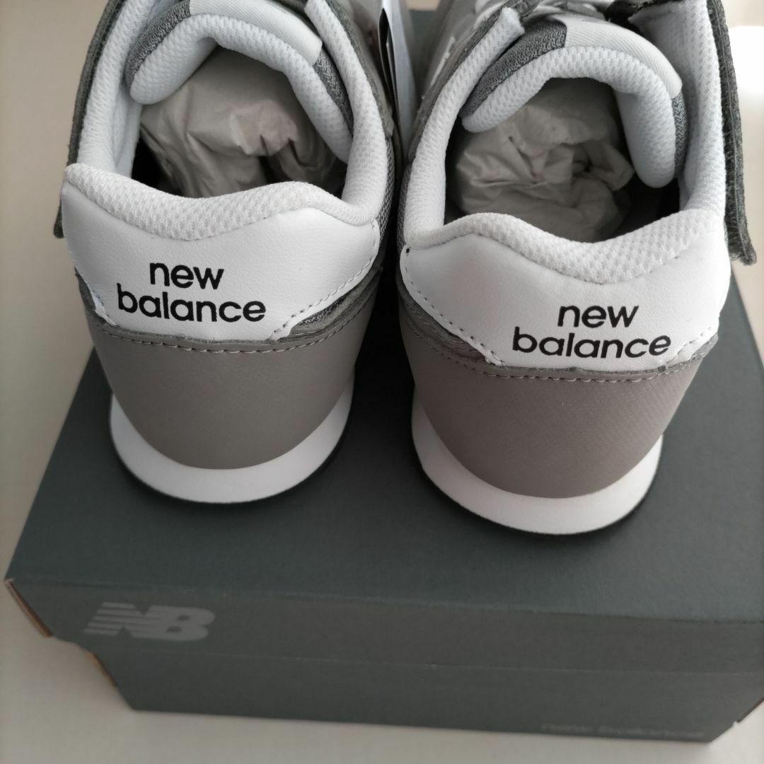 New Balance(ニューバランス)の23cm★ニューバランス・キッズスニーカー　YV373　グレー　ジュニア キッズ/ベビー/マタニティのキッズ靴/シューズ(15cm~)(スニーカー)の商品写真