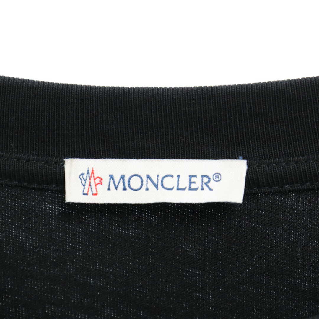 MONCLER(モンクレール)のMONCLER モンクレール 23AW LS T-SHIRT ワンポイントロゴ長袖Тシャツ ブラック H20918D00008 8390T メンズのトップス(Tシャツ/カットソー(七分/長袖))の商品写真
