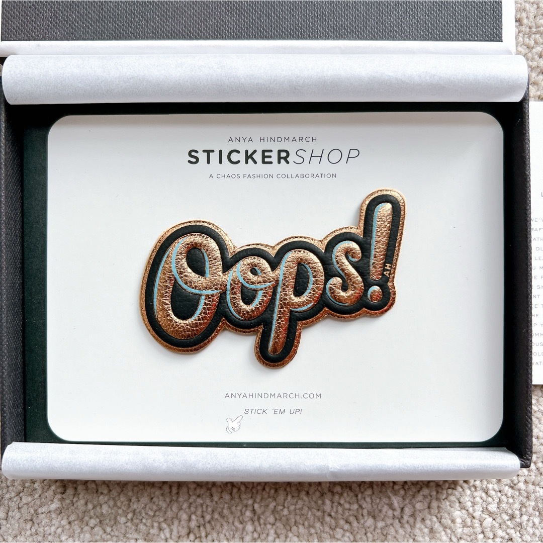 ANYA HINDMARCH(アニヤハインドマーチ)の【新品未使用】Anya Hindmarch 「Oops!」ステッカー レディースのファッション小物(その他)の商品写真