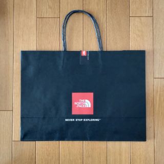 ザノースフェイス(THE NORTH FACE)のノースフェイス　紙袋　ショッパー【黒】中サイズ(ショップ袋)